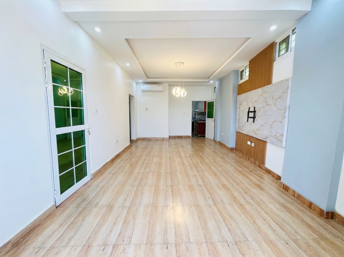 MwaminiMaria's tweet photo. #DELEQ_GROUP_SARL : Le Partenaire Idéal pour l’Epanouissement de vos Affaires. 

Découvrez ce bâtiment idéalement conçu pour accueillir à la fois :  
✔️une habitation confortable  
✔️un siège d’institution (Société, ONG, Services publics ) 
✔️des bureaux, cabinets et professions libérales  
✔️D’autres activités nécessitant des espaces pratiques et professionnels

 ✨ Points forts
- Dernier niveau : une terrasse agréable, parfaite pour se détendre ou recevoir , une Salle de sport au sein de l’immeuble réservée aux occupants: confort, bien-être et quotidien facilité  

- Cadre fonctionnel pour optimiser l’usage des espaces selon votre organisation

Toutes les taxes sont incluses notamment :  
- Eau: REGIDESO et forage
- Électricité: SNEL, Groupe électrogène et panneaux solaires 
- Gaz
- WiFi
- ⁠Sécurité 

📩 Contactez-nous au +243 893995554 pour obtenir les informations complètes, les modalités et organiser une visite.