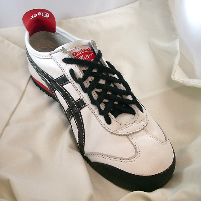 Professor Shoelace tweet media