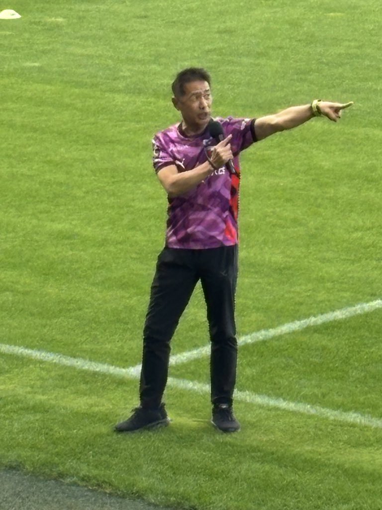 penigerion's tweet photo. サンガスタジアムby KYOCERA
京都サンガF.C.vs柏レイソル
19:03キックオフだがこれを見たくて
16:30に到着
森脇健児サンの京都サンガ漫談 https://t.co/dkzsk1UAz3