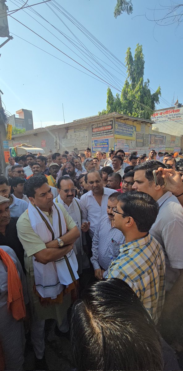 singhbrijeshbjp's tweet photo. आज दिल्ली सरकार के माननीय कैबिनेट मंत्री एवं करावल नगर के लोकप्रिय विधायक श्री @KapilMishra_IND  जी ने  सभापुर वार्ड में चल रहे विभिन्न विकास कार्यों का स्थलीय निरीक्षण किया।
इस दौरान संबंधित विभागों के अधिकारियों की उपस्थिति में विकास कार्यों की प्रगति की समीक्षा की गई तथा गुणवत्ता एवं समयबद्ध तरीके से कार्य पूर्ण करने हेतु आवश्यक दिशा-निर्देश दिए गए।
माननीय कपिल मिश्रा जी के नेतृत्व एवं मार्गदर्शन में सभापुर वार्ड में विकास कार्य निरंतर गति से आगे बढ़ रहे हैं। क्षेत्र की जनता को बेहतर मूलभूत सुविधाएं उपलब्ध कराना हमारी सर्वोच्च प्राथमिकता है।
विकसित सभापुर – विकसित करावल नगर – विकसित दिल्ली 🚩
#SabhapurWard #KapilMishra #BrijeshSingh #Vikas #DelhiDevelopment #KarawalNagar

@narendramodi @NitinNabin @hdmalhotra @ManojTiwariMP @gupta_rekha @CMODelhi @BJP4Delhi @BJP4India @visshnumittal @PavanRanaRSS
