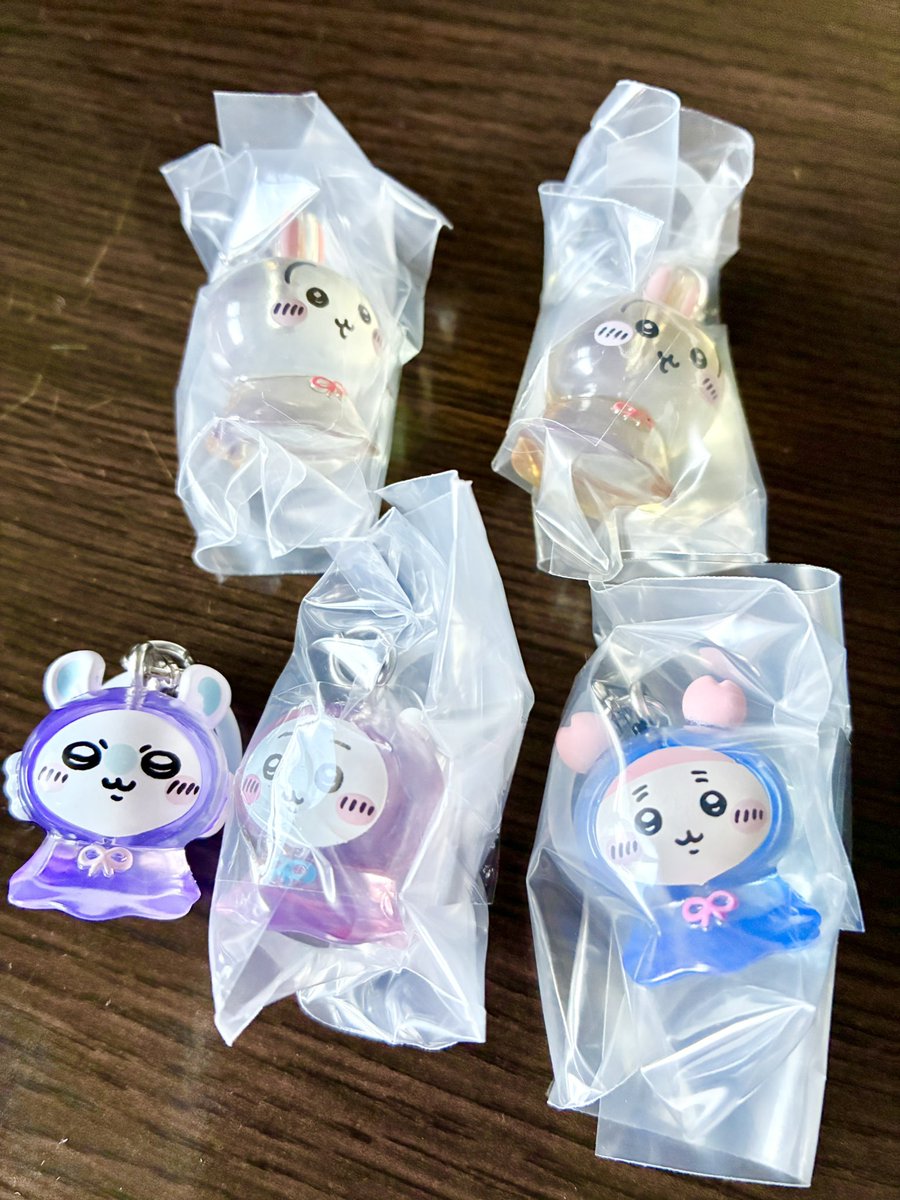 izumo86's tweet photo. え？マジか
家帰って開けてびっくり
今回キミが青カプセルなの？
ハチ出たと思って安心してた
子供のモモンガ交換探してる場合じゃ無かったわ https://t.co/OLepSb8l7i