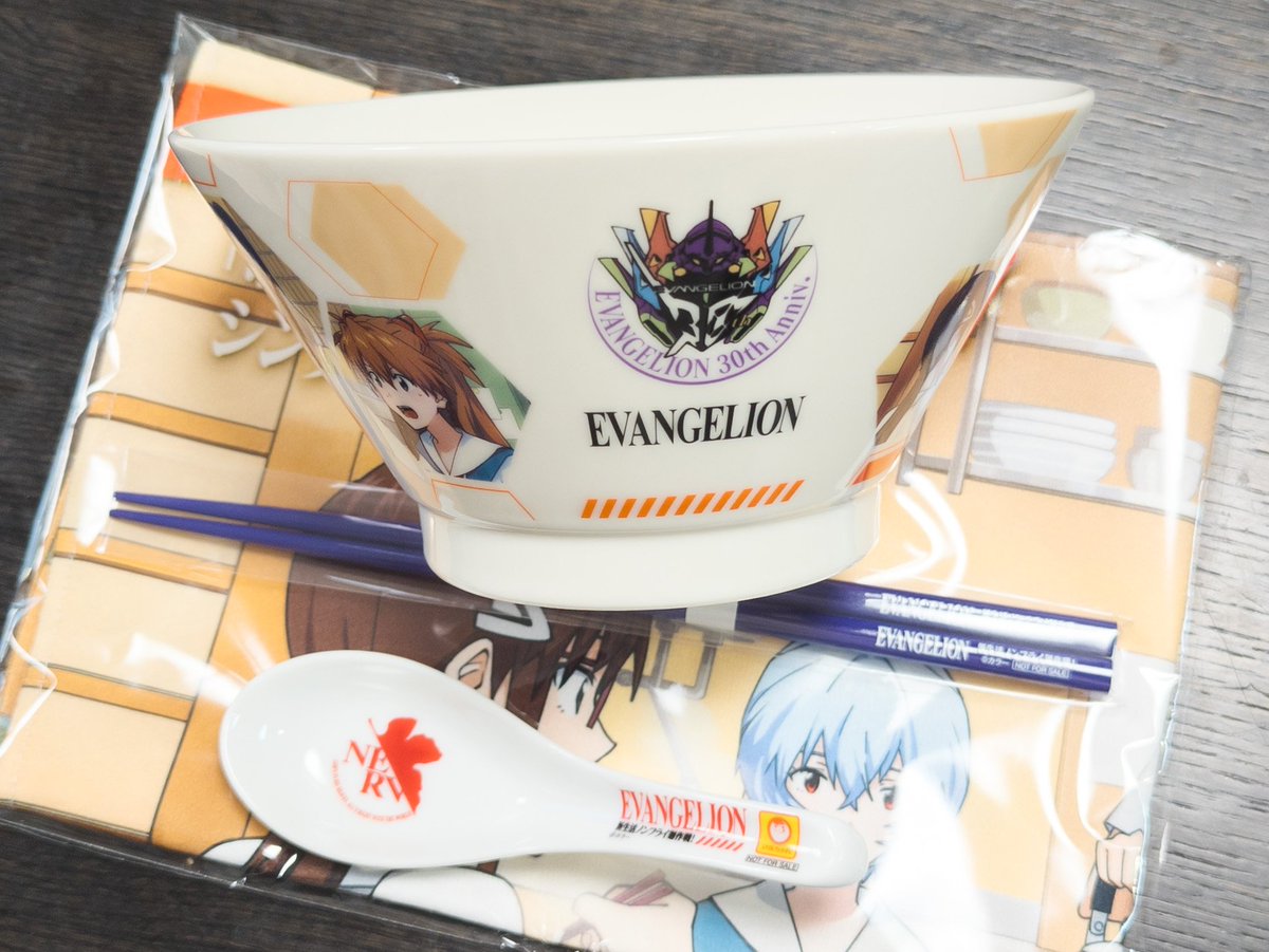 マルちゃん の #エヴァンゲリオン コラボグッズ「ラーメンポカポカ食卓