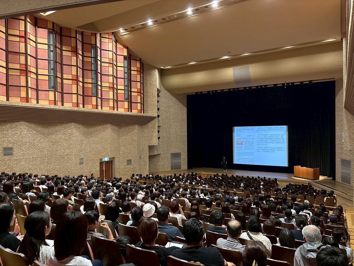 tax_i_'s tweet photo. 本日は西東京市にて #伊沢講演会 でした！東京でやれるのは嬉しいですね〜。君のクイズシャツで登壇しましたが、あくまでお話は学びを中心に。
暑い中たくさんの方に集まっていただき、いろんな対話もできて楽しかったです。ありがとうございました！ https://t.co/9V3U4RlURG