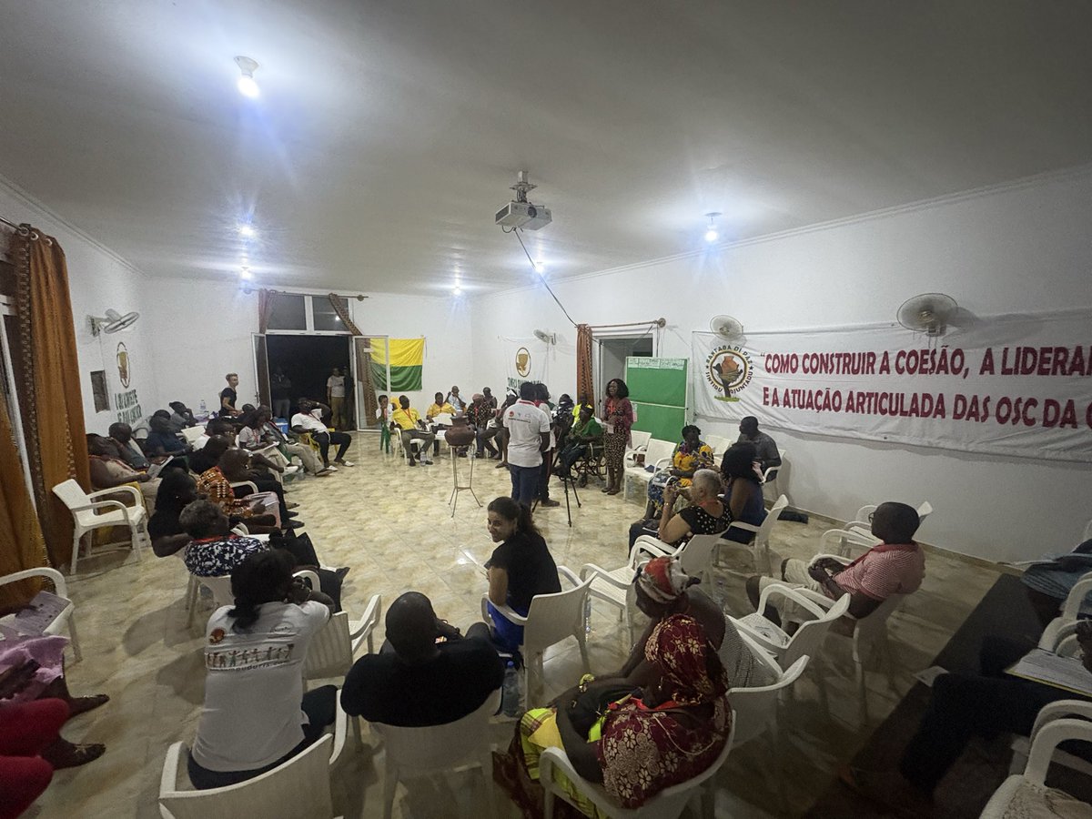 mad95_'s tweet photo. Várias posições assumidas, ideias inovadoras lançadas, os pensamentos de mágoa também foram partilhados, o certo é que a sociedade civil entende o seu valor e o papel em diferentes contextos no país, o desafio passa pela sua reconstrução da agenda baseada na consciência coletiva. https://t.co/OQhHwCJ4nz