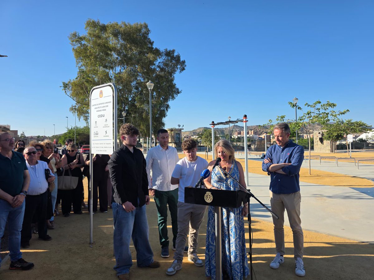 PPLorca's tweet photo. 🔵 Lorca rinde homenaje a Juan José Miñarro Peñas dando su nombre al Centro de Deportes Urbanos de Santa Clara, una de sus últimas obras profesionales.

Arquitecto, deportista y vecino ejemplar, dejó una huella imborrable en nuestra ciudad por su compromiso y esfuerzo. https://t.co/mx9rLWtLM9