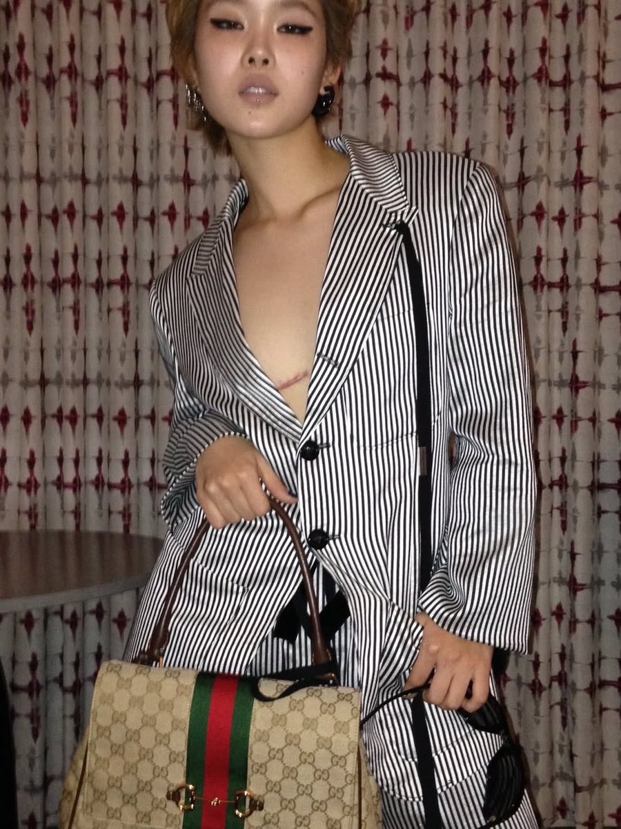galleryXG's tweet photo. #COCONA Paparazzo
moves with every scene.
quiet luxury in motion.
made for every moment. 🤍
#gucci 
#guccipaparazzo https://t.co/ws1FElWtTa