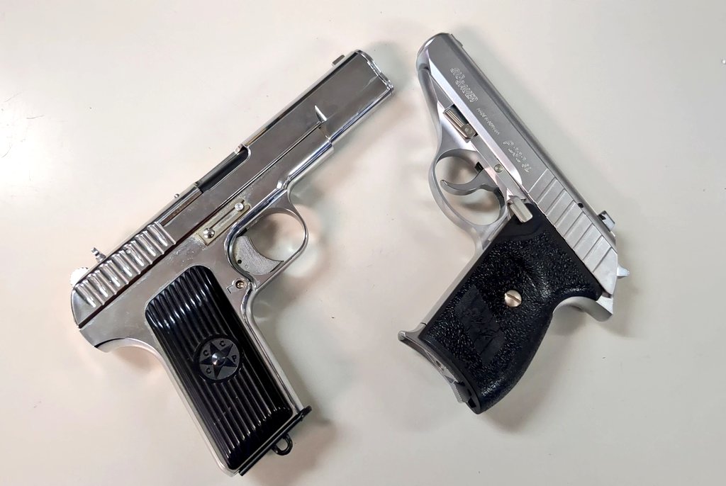 LAHOBBYSHOPUSED's tweet photo. 買い取らせていただきました
ロマン溢れる2丁であります

ハドソン トカレフ モデルガン
KSC SIG P232SL https://t.co/WpVreLC4hm