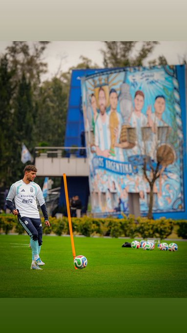 Javi_Rbb's tweet photo. 🇦🇷| GIOVANI LO CELSO  

El centrocampista jugará su primer mundial y se enfrentará a Argelia (17/06), Austria (22/06) y Jordania (28/06).

Tendrá dos amistosos: Honduras (07/06) e Islandia (10/06). https://t.co/wW3epTuaoT