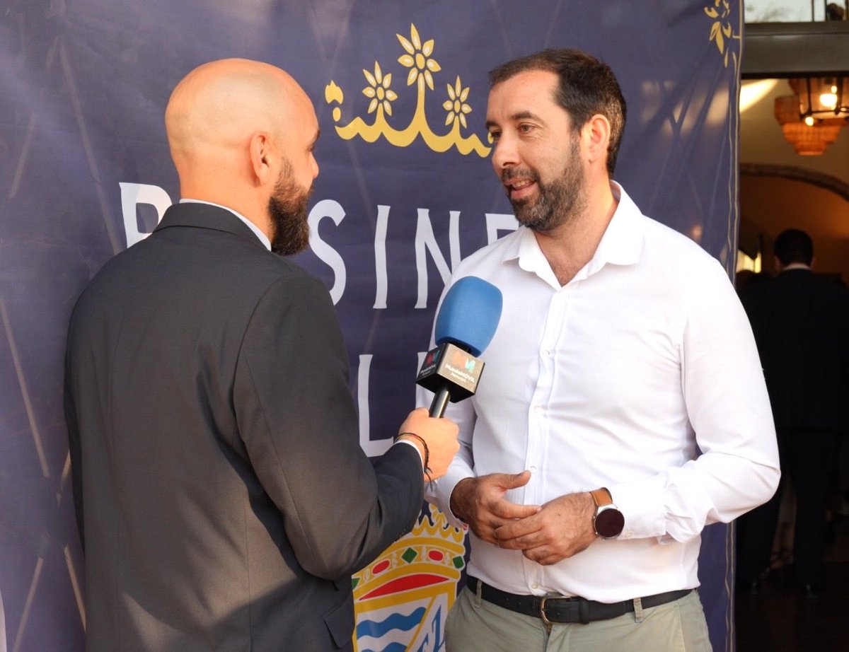 mmovilnetwork's tweet photo. 🎥 Ya disponible la entrevista completa realizada por @RoberMorMar durante la inauguración del Xerez CD Business Club.

Un encuentro que marca el inicio de una nueva etapa de colaboración entre empresas, profesionales y el @XerezCD_OFICIAL, impulsando nuevas oportunidades de networking y crecimiento empresarial.

▶️ Vídeo completo: https://t.co/FitZ8Hddb1