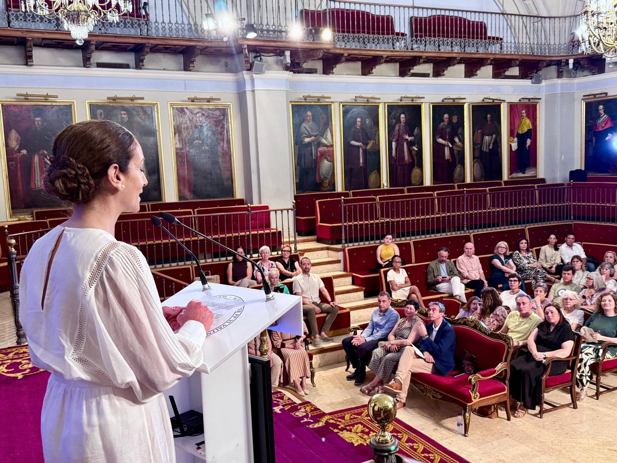 cobdcv's tweet photo. @LaNauuv 📣 La presidenta del #COBDCV, @teresa_gomis, pren la paraula amb un emotiu discurs. https://t.co/NMUDEpcmwT