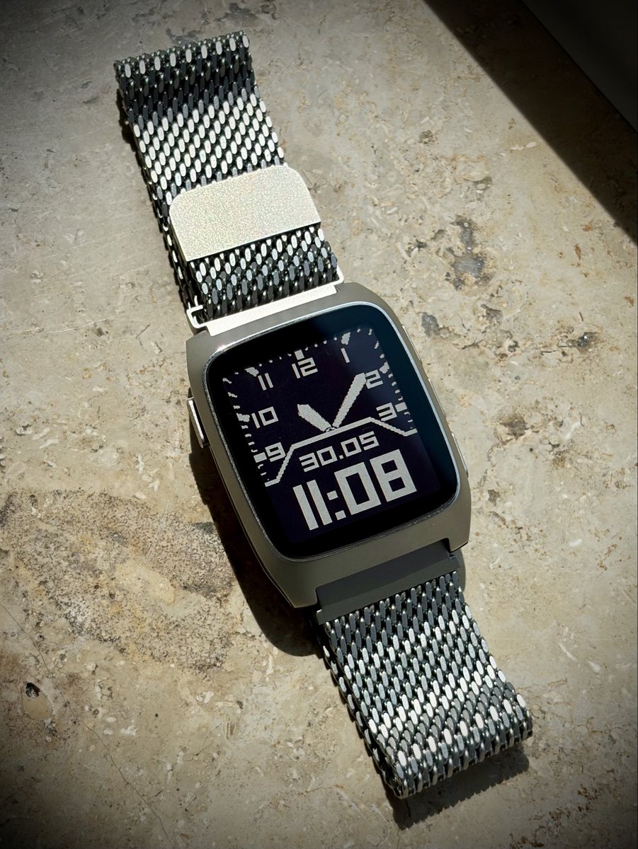 DANdFRA's tweet photo. Classy DYNAMIC HYBRID watchface by Cyril Stoller on Pebble Time 2! #pebbletime2 #repebble #watchface #pebble https://t.co/XTcr4fiB6I