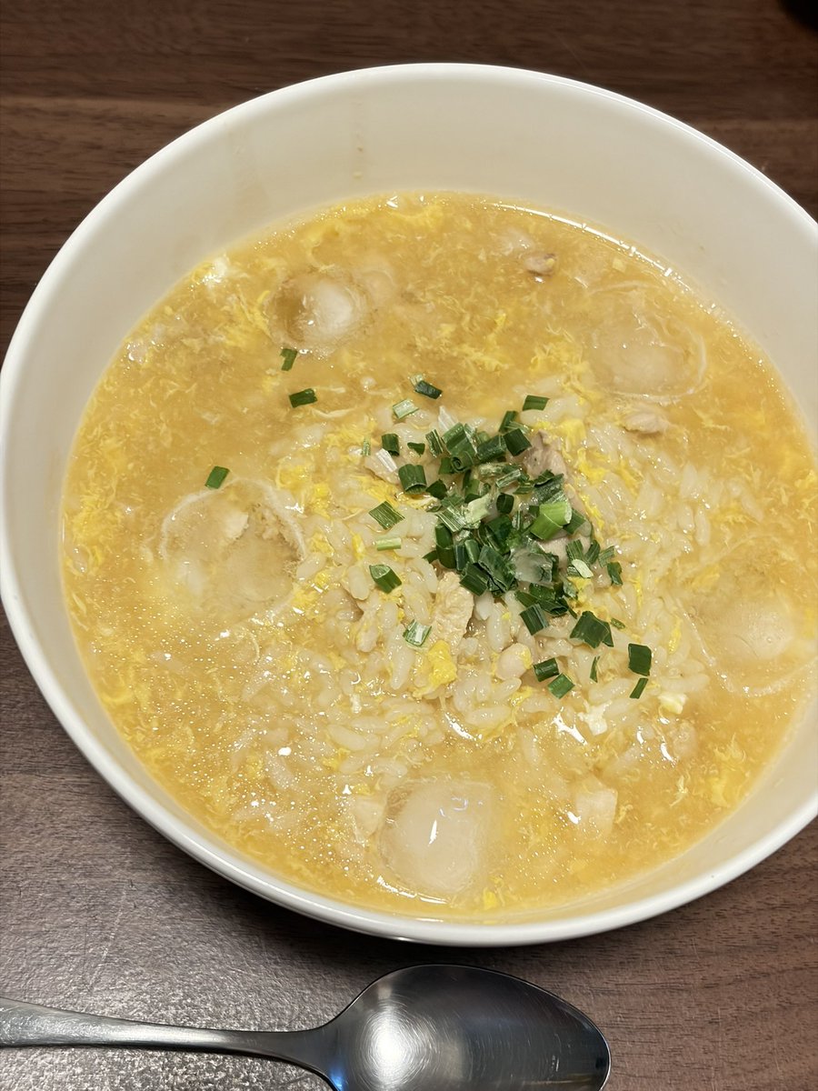 ruka_spn_'s tweet photo. 今晩の旦那作
「鶏ひき肉とたまごの雑炊」

ありがとう https://t.co/saYYKxOTce