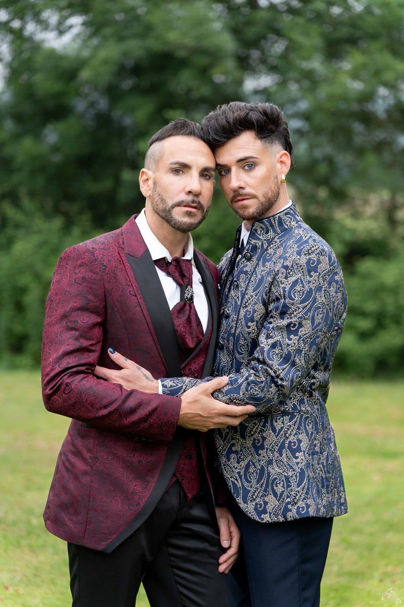 Emeric40's tweet photo. Une année de mariage, 10 de vie commune, et toujours cette évidence : je t’aime aujourd’hui encore plus qu’hier.
Joyeuses noces de coton mon amour. ❤️

#loveislove #couplegoal #gaylove #wedding #nocesdecoton #lgbt https://t.co/rgTlnn2X8T