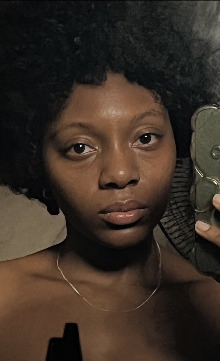 LaudableJulia's tweet photo. About to take this hair down and decided to take photos for the record. 

I truly believe I look beautiful in an afro. One of my goals this year is to heal my afro; sadly, I haven’t really started out with that 😪. I wish my mom never permed my hair with relaxers, but I can understand that she probably didn’t know better. Every mother was perming their daughters’ hair around us. 

I use to be a child with such full afro. So full that I remember most salons my mother took me to, the hairdressers always said “madam this your pikin hair full o” 😅. 

Lately I’ve been leaning towards hair styles that accentuates the features of a black woman. There’s something about wearing my hair this way that feels familiar, like I’m reconnecting with a part of myself that has always been there.

Anyway, here’s my face card, May 30, 2026 😁