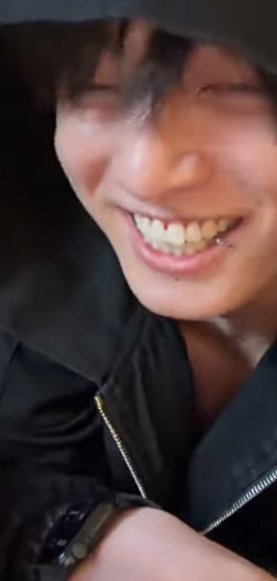 Tempaccountjk's tweet photo. Im still in shock how a girl like her dating jungkook! Jungkook teeth unclean he have things stuck He reeks of alcohol he was in the same 3 sets of clothing all world tour https://t.co/V9XLZqtA6O
