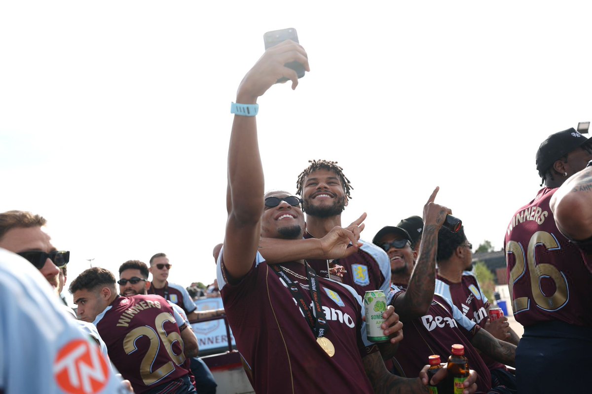 MediaAstonVilla's tweet photo. good morning champions https://t.co/TIzNadjLjS