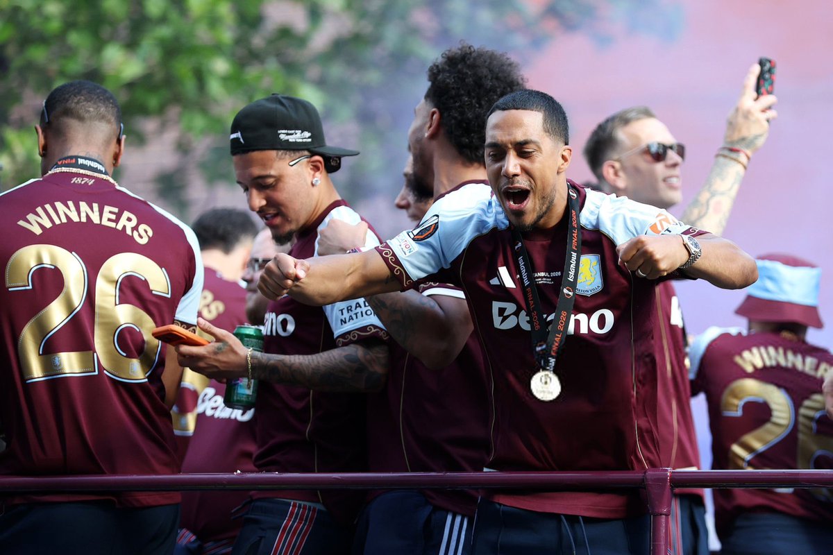 MediaAstonVilla's tweet photo. good morning champions https://t.co/TIzNadjLjS