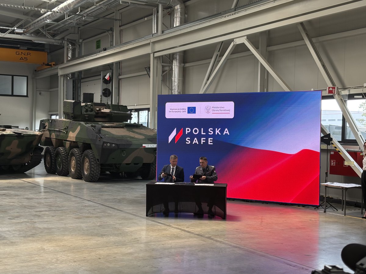 MON_GOV_PL's tweet photo. Rekordowe umowy z funduszy #SAFE podpisane w Hucie Stalowa Wola! 

W Hucie Stalowa Wola przed chwilą podpisane zostały umowy dotyczące dostaw: 

− Bojowych Wozów Piechoty #Borsuk
− wozów towarzyszących dla wyrzutni #Homar-K
− wozów towarzyszących dla haubic K9  
− dodatkowych zautomatyzowanych Pojazdów Minowania Narzutowego #BAOBAB 
− modułów ogniowych 120 milimetrowych moździerzy #RAK 
− 155 milimetrowych dywizjonowych modułów ogniowych  REGINA 
− wozów dowodzenia na platformie 4x4

Podpisane zostały także aneksy: 
− dotyczące refinansowania umów na dostawy KTO #Rosomak i KTO #Rosomak w wersji Lz systemem wieżowym ZSSW-30 i ppk Spike
- do umowy wykonawczej z 2023 r, na dostawę wozów towarzyszących dla haubic K9