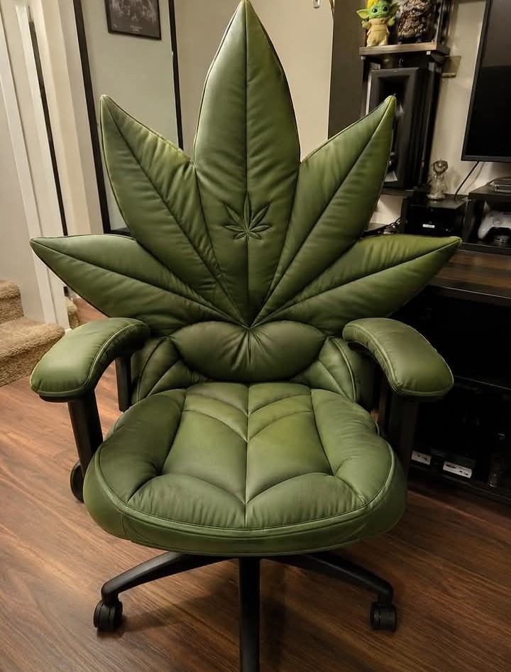 ElsenPhilippe's tweet photo. @420prettygirls A magnificent chair for gliding https://t.co/Pp9gN8BMow