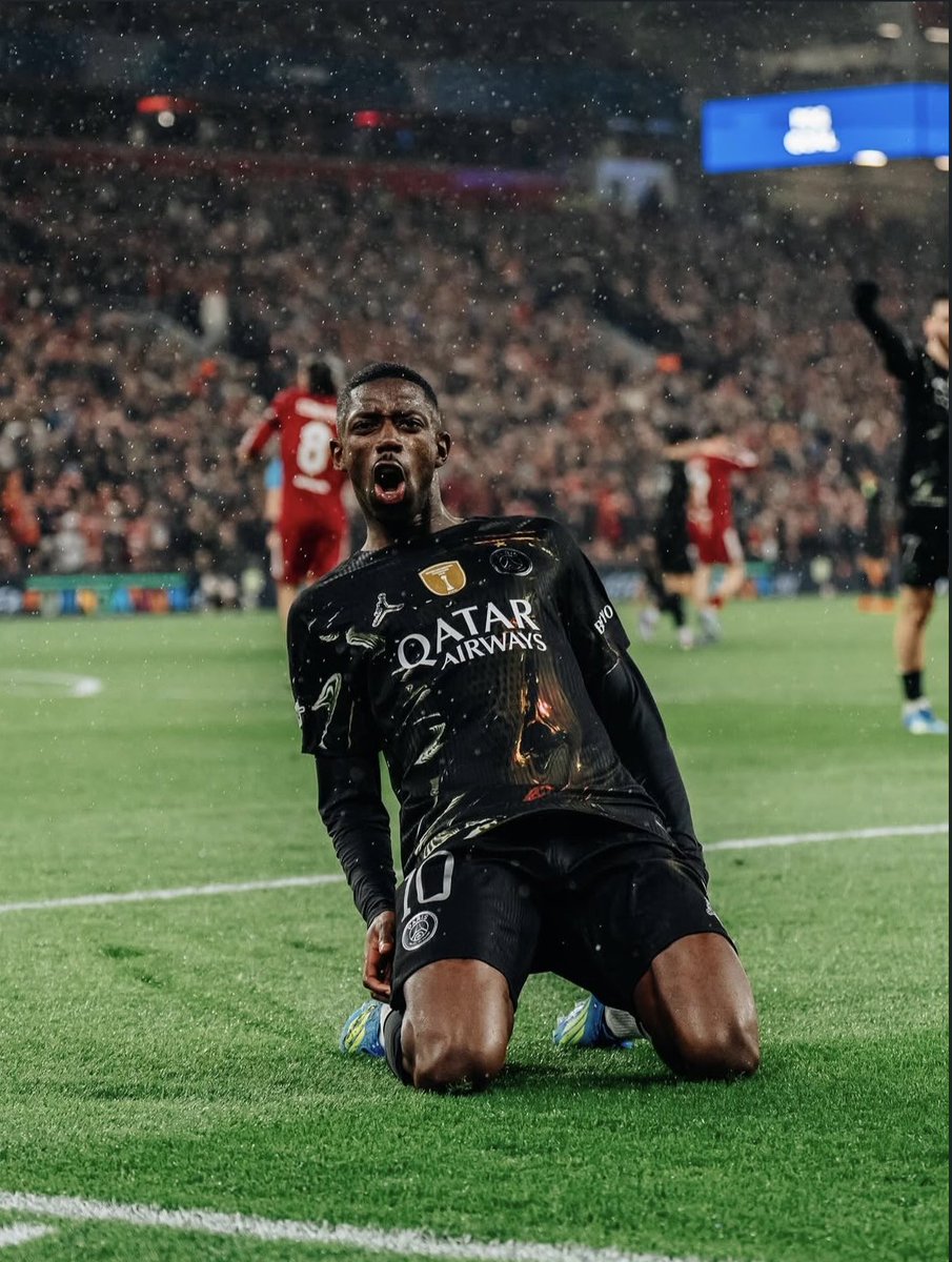 mkhaleel_'s tweet photo. Paris vs London, Blue vs Red, Nike vs Adidas, Attack vs Defence, Qatar vs Emirates https://t.co/SlbrYMaF9R