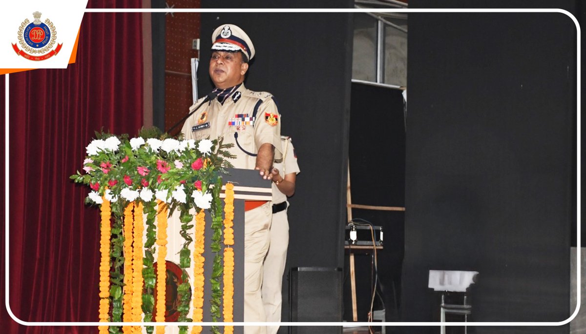 DelhiPolice's tweet photo. 👉 532 smiles restored! 🙂

🔶 Under Operation Vishwas, Eastern Range Delhi Police handed over 532 recovered lost/stolen mobile phones to their rightful owners at a special programme organised by @DCPEastDelhi.

🔸The event was graced by Shri Devesh Chandra Srivastva, IPS, Spl. CP/L&O, Zone-I & Dr. Ajit Kumar Singla, IPS, Joint CP/Eastern Range, who appreciated the coordinated efforts of police teams in restoring lost property to citizens.

🔸The programme also featured cybercrime and drug awareness sessions, promoting safer and informed communities.

@LtGovDelhi

#DPUpdates