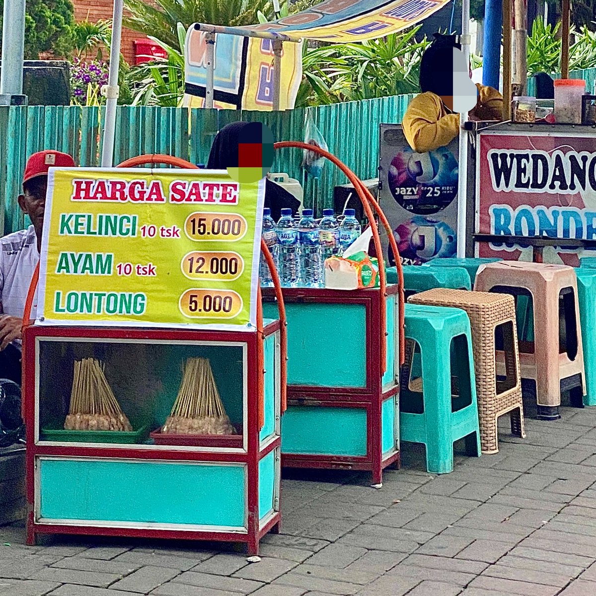 soursallyye's tweet photo. Hai teman timun pecinta Sate. 

Kalian lebih suka Sate Ayam 🐓 atau Sate Kelinci 🐇??? hehe https://t.co/6sAA7L0iSp