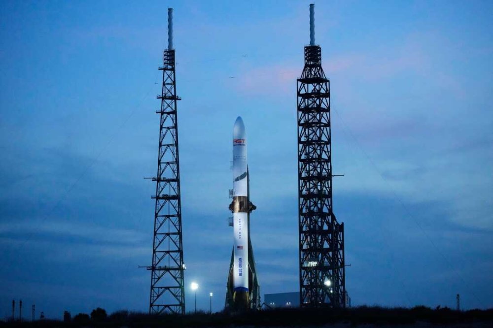 IGIHE's tweet photo. Igice gihagurutsa icyogajuru ku butaka cyitwa New Glenn cya Sosiyete ya Blue Origin giherutse guturikira mu igerageza muri Florida. Ni ikibazo gikomeye kuko iyi mpanuka ishobora kudindiza gahunda ya NASA yo gusubira ku kwezi mu gihe cy'amezi agera kuri 18.

Menya imvano y’iri turika:⤵️🔗
https://t.co/KM6BQJH2Cr
✍️@MugishaChris_