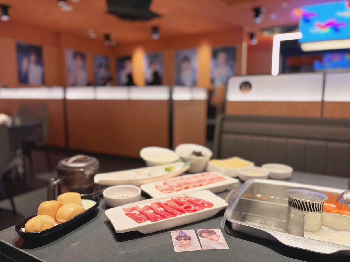 jns___s2's tweet photo. 📍海底撈火鍋＞ω＜🍒✩

初合致予定とコラボ開始日がたまたま同じやったから行ってきた😻😻 https://t.co/mTCY6RHBs0
