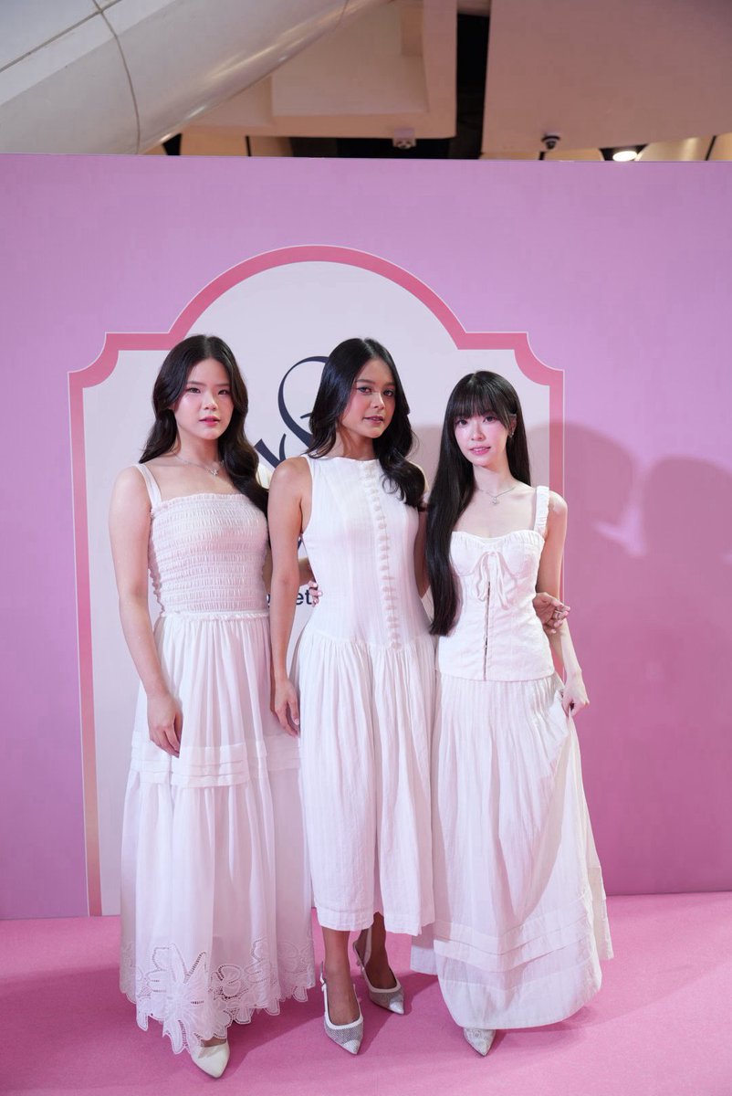 la_moonth's tweet photo. ขอขอบคุณงาน CORE ONE Privilege Grand Opening จาก @VELLATHAILAND  มากๆนะคะ ที่ชวนพวกเรา La Moon มาร่วมโชว์ในวันนี้

ที่สำคัญ ขอบคุณมายมูน ทุกคนมากๆนะคะ ที่มาหากันในวันนี้💞

#CoreOnePrivilege #La_MoonTH 
 #VELLAThailand #BeautyPrivilege https://t.co/teFyHU950y