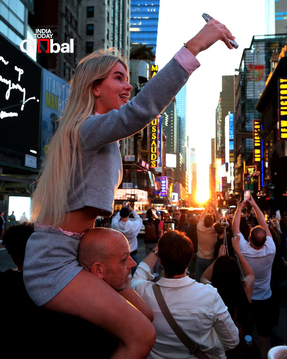ITGGlobal's tweet photo. New York City witnessed the return of Manhattanhenge, as the setting sun aligned precisely with the Manhattan street grid, creating a striking visual display.
The phenomenon drew crowds of photographers and skywatchers eager to capture the rare sunset framed by the city’s iconic skyline.

#Manhattanhenge #NewYorkCity #SunsetPhotography #Skywatching #IndiaTodayGlobal