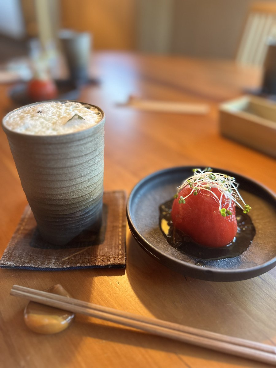 OYnowp's tweet photo. 定期開催している笠間女子会。
今回は大正カフェでランチして、ギャラリー門や工芸の丘で笠間焼を眺め、雪みるくでカキ氷を食べ、井筒屋では門フェスが開催。台湾のお店眺めて笠間稲荷を参拝🙏
トマトのサラダはジュレソースが美味しくてみんな大満足でした🎵
#大正カフェ　#笠間　#雪みるく https://t.co/FNMfZSwfuh