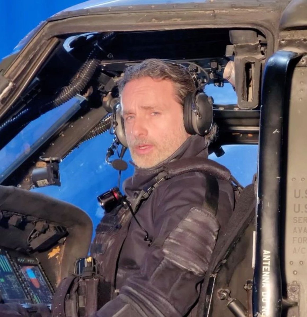 likeDENJI's tweet photo. i miss him so bad like please bring rick grimes back to our screens I CAN’T TAKE IT ANYMORE https://t.co/EJI7k3McLb