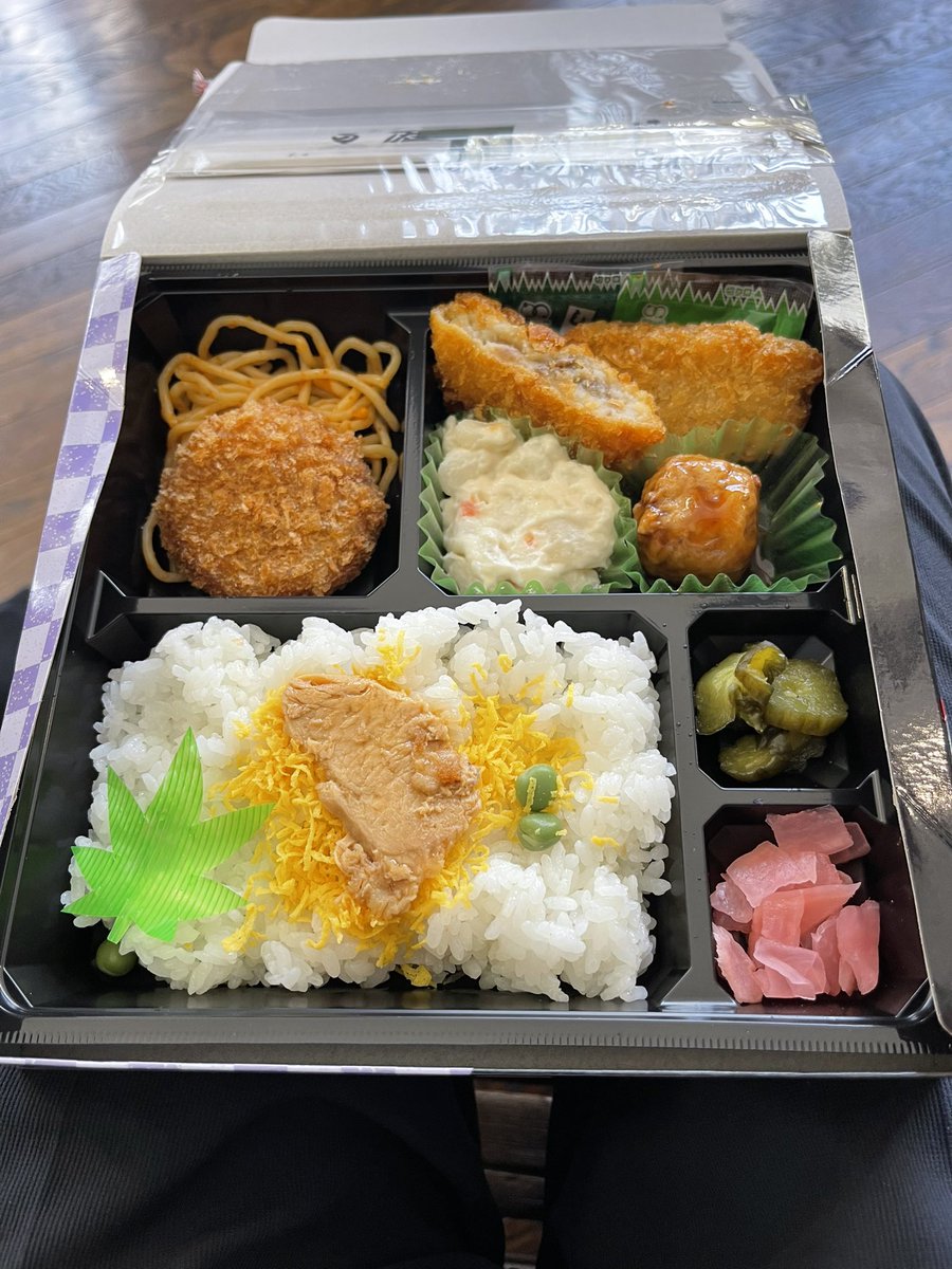 stonepineprime's tweet photo. As expected, bento for the press at the kendo taikai was great. The kendo federation has a good supplier!! https://t.co/WJBuiNOtJC