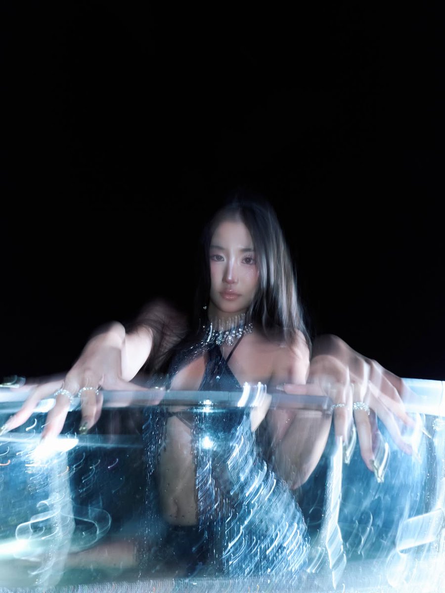 VVSdiamondGirls's tweet photo. VVS ILee new instagram post
🍾"Is this outfit verse 1 or verse 3?"🍾
What a gorgeous queen!!
#VVS #BOTTLES #ILEE #VVSilee #vvskpop @VVSSODVS https://t.co/mfCn4KfK06
