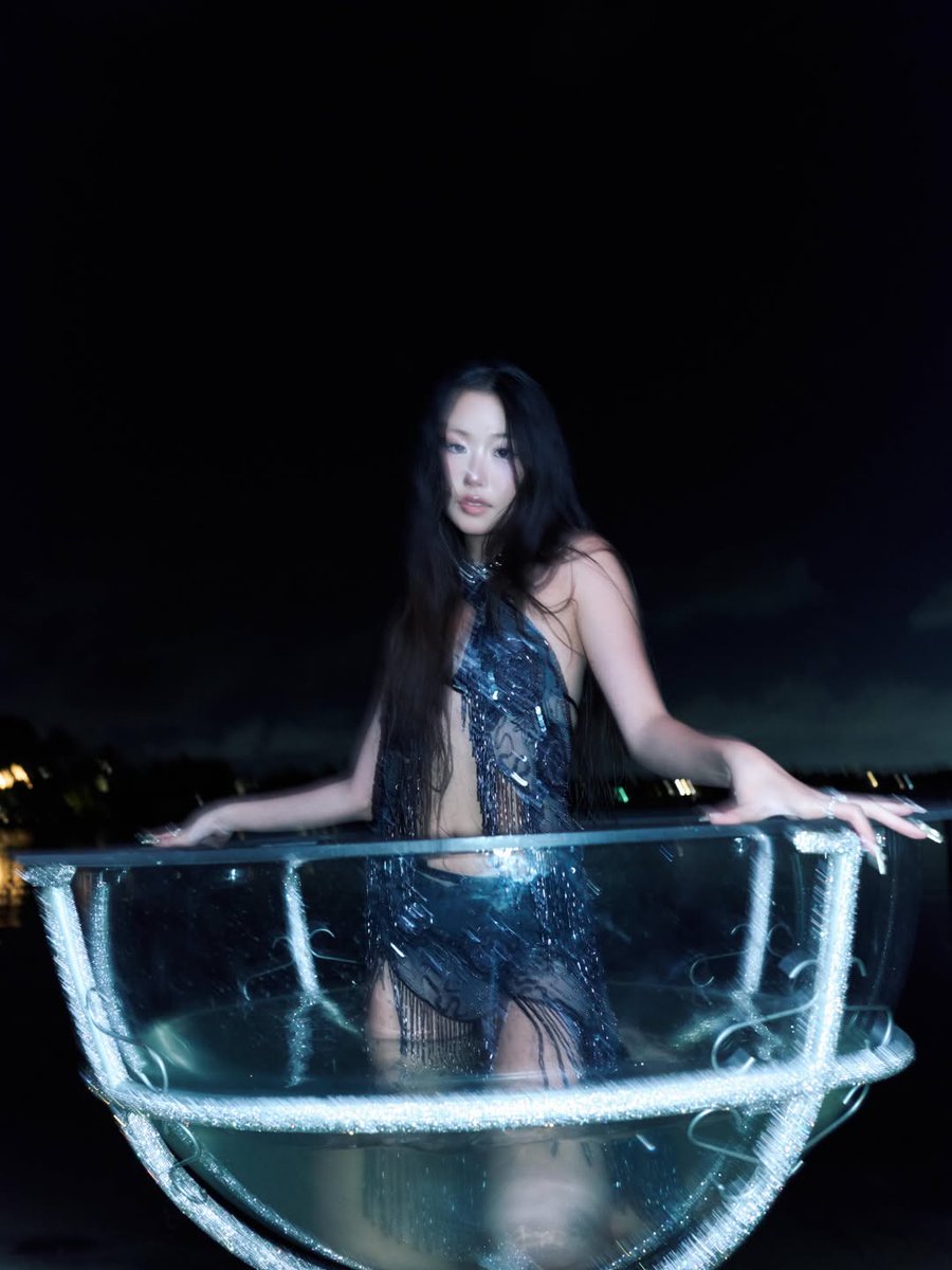 VVSdiamondGirls's tweet photo. VVS ILee new instagram post
🍾"Is this outfit verse 1 or verse 3?"🍾
What a gorgeous queen!!
#VVS #BOTTLES #ILEE #VVSilee #vvskpop @VVSSODVS https://t.co/mfCn4KfK06