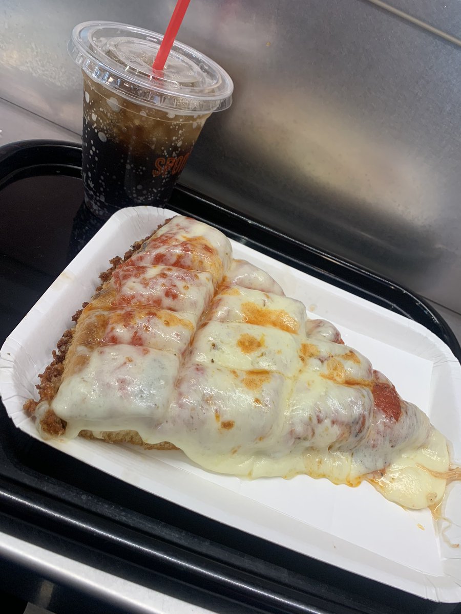200_ma_crown's tweet photo. 昼の歌舞伎町歩き回ったり、ピザ🍕食べたり、スイパラ行ったりとても充実した2日間でした🥳

これから鹿児島帰ります🛫 https://t.co/MXuca4D38a