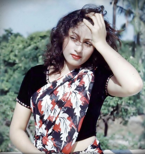 momentmemori's tweet photo. Madhubala, one of cinema’s most beautiful and beloved actresses, tragically died at the age of just 36. https://t.co/tZYEcmP6zq