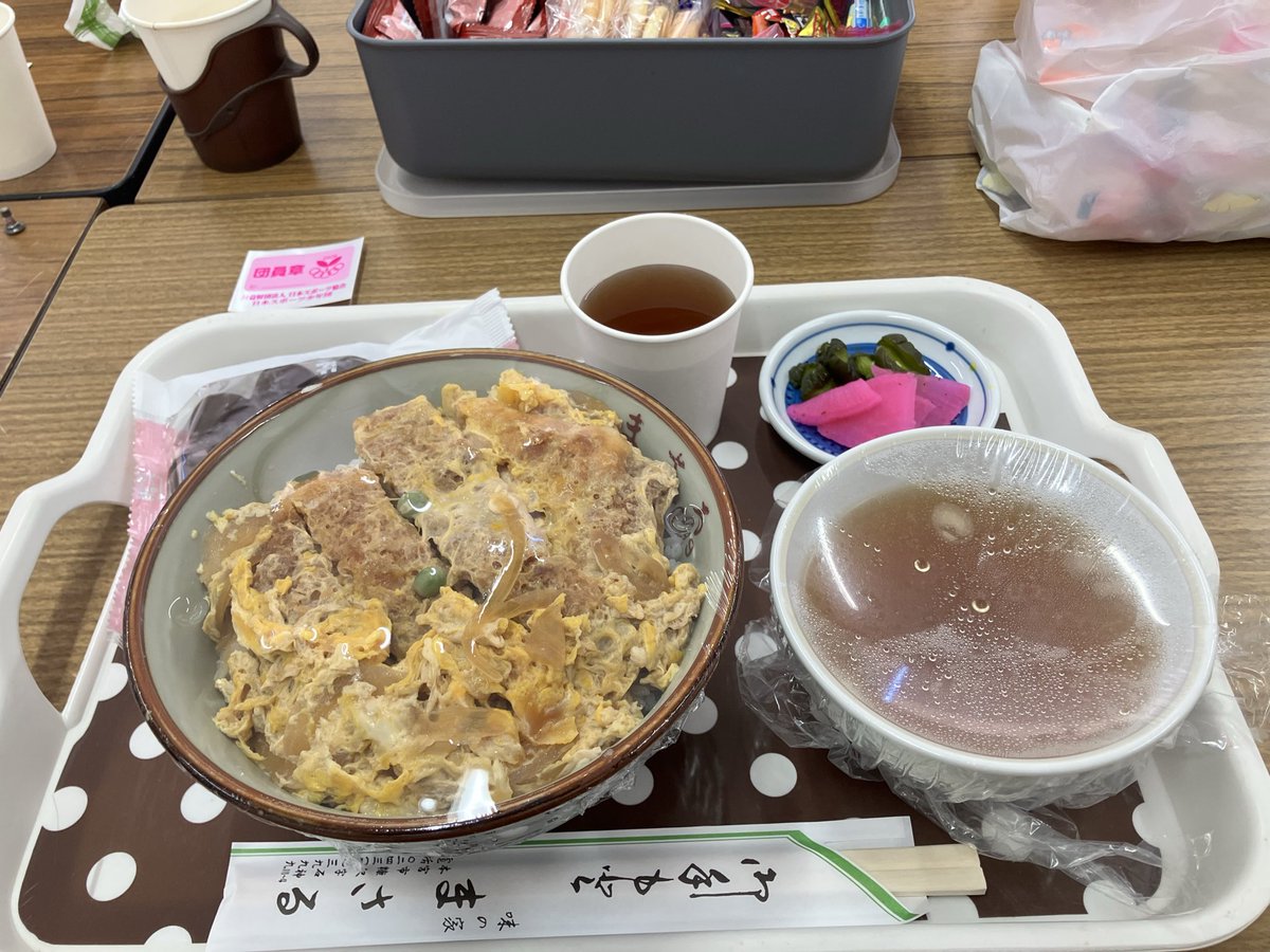Yasu606jp's tweet photo. 今日は予選リーグだけどカツ丼が美味しすぎて優勝で良いやってなった https://t.co/0iTMEg6QVm