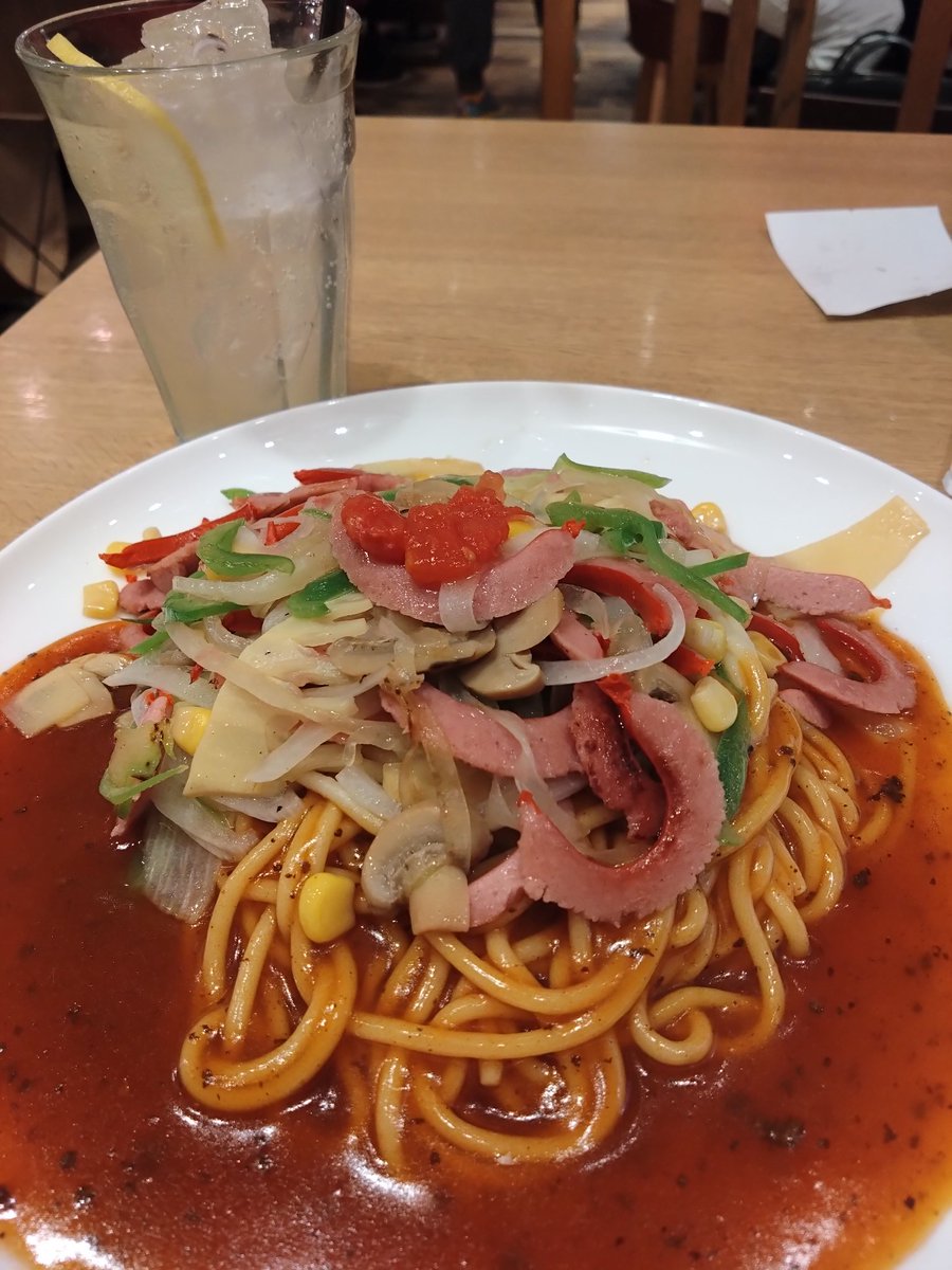 yasu4296's tweet photo. 楽しすぎた。来てよかった！
名古屋ハートランド、凄く狭いライブハウスだった。ちびっ子でもステージよく見えた👀✨疲れ果てたのでご飯食えぬ。。帰る🚅
写真はお昼の、あんかけに浸ってるパスタ🍝 https://t.co/mWLr2ZVuQQ