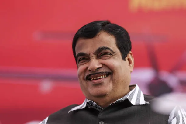 themightysamz's tweet photo. ഇന്ത്യൻ സമ്പത്ഘടന നശിപ്പിച്ച/നശിപ്പിച്ചു കൊണ്ടിരിക്കുന്ന രണ്ടു പേർ. https://t.co/fySgB3zeSB