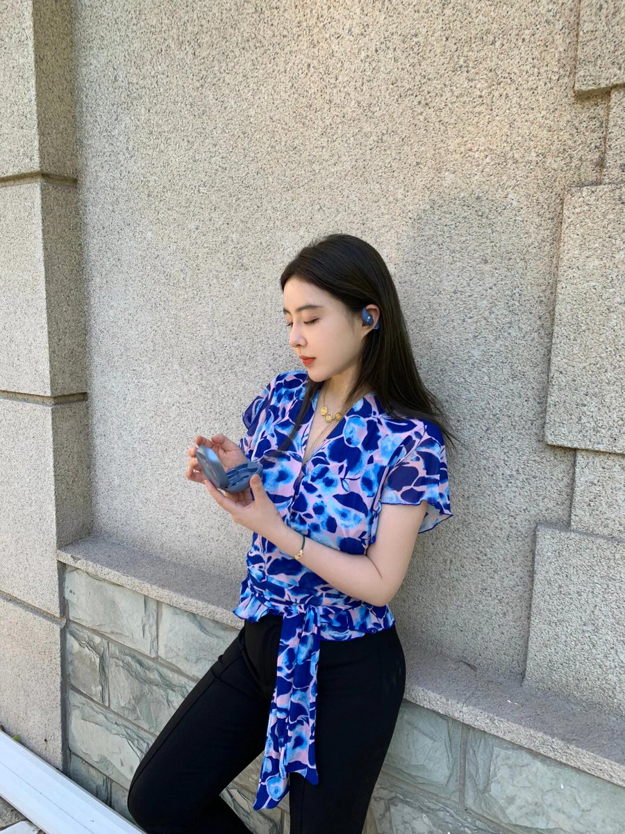 Yuting668899's tweet photo. "Life is actually not complicated. When you are hungry, food is happiness, as long as you are full; when you are tired, leisure is happiness, as long as you are relaxed." https://t.co/M68c5gJJeQ