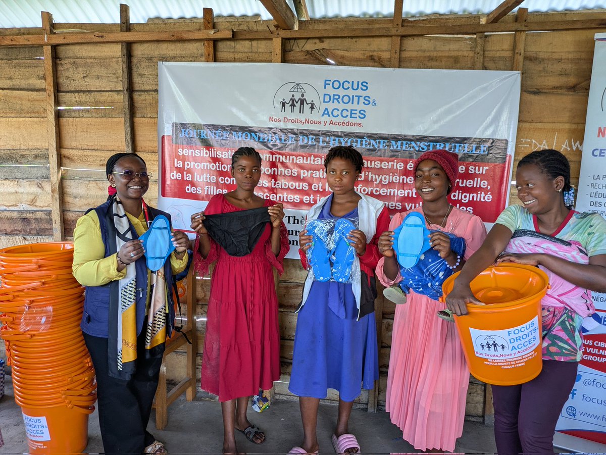 focusdroits's tweet photo. À #KASHAKA, au Nord-Kivu, parler des menstruations avec les filles et les adolescentes, c’est aussi promouvoir la #santé, la dignité et la prévention.
L’organisation Focus Droits et Accès-asbl a organisé une séance de sensibilisation axée sur la santé menstruelle, l’hygiène corporelle ainsi que la prévention des maladies infectieuses a l'occasion de la célébration de la #journée_mondiale_de_l_hygiène_menstruelle.
Cette activité commémorative, accompagnée de la distribution de #kits d’hygiène menstruelle, a permis de renforcer la #sensibilisation des jeunes filles et adolescentes sur l’importance des bonnes pratiques d’hygiène et des mesures de prévention.
À travers cette approche intégrée, la santé menstruelle devient un véritable levier pour promouvoir les gestes barrières, prévenir les infections et contribuer à la protection et au bien-être, en particulier des filles et des adolescentes.