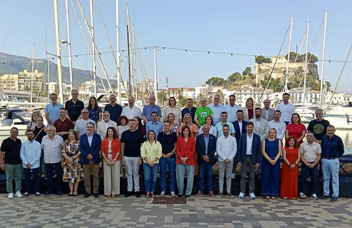 pspvprovalencia's tweet photo. Hoy en Dénia, con el municipalismo progresista para construir convivencia, derechos y oportunidades.

Alcaldes y alcaldesas en defensa de los servicios públicos de calidad que son garantía de igualdad.

Frente al ruido, cercanía. Frente a la intolerancia, esperanza. 🌹 https://t.co/QwIRhyF5mz