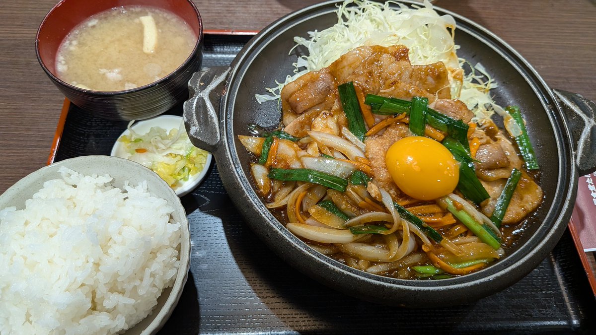 cb750k_4's tweet photo. 週末
自堕落生活スタート

スタミナ焼き定食に

ビーフシチューをトッピング

#たけうち https://t.co/mr9vHysGkP