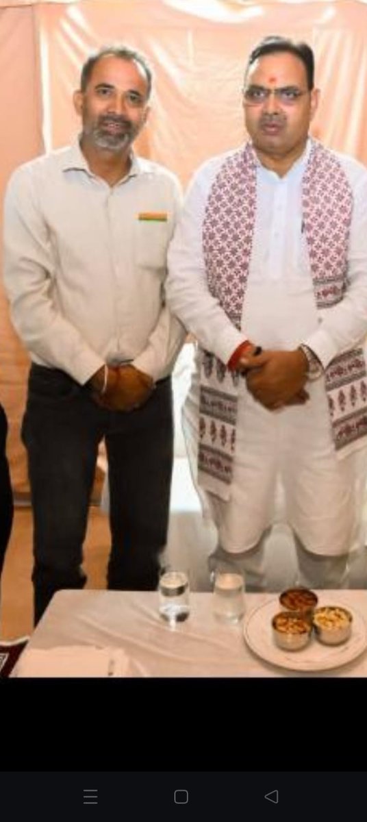SunilBhatt111's tweet photo. मेरे जीवन के सबसे यादगार दिनों में से एक है। 
हमारे गांव धंबोला के प्रवास के दौरान राजस्थान के माननीय मुख्यमंत्री श्री @BhajanlalBjp जी से मुलाकात हुई। जमीन से जुड़े, सरल सहज व्यक्तित्व के धनी मुख्यमंत्री जी से मिलकर एक सपना सच होने जैसा महसूस हुआ।  #Rajasthan #CMBhajanlalSharam https://t.co/vHRJ3P4hbY