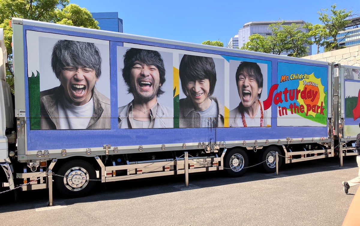 an_chan_co's tweet photo. 大阪城ホール公演、参戦していました。が、桜井さんの喉不調で途中で中止。プロとして様々なジレンマの中すごく辛かったんだろうな、と最後は涙が止まらなかったです。
でも、そんな中で演奏されてた数曲は本当に感動したし最高でした。それは世間に伝わってほしいなという気持ちを込めて。#ミスチル https://t.co/uGD5MKcgVW
