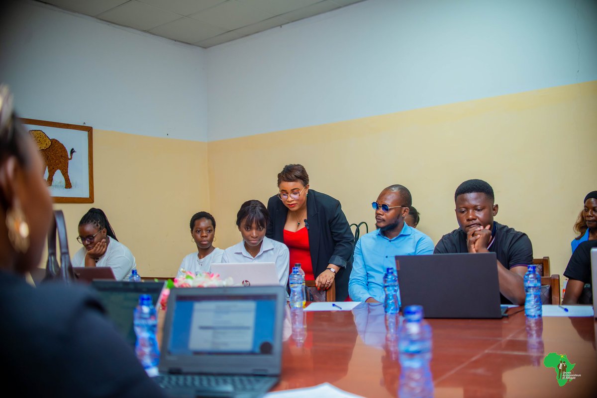 JeunesAmbassAfr's tweet photo. [1] À travers cette session du #LevelUpSeries consacrée à la rédaction d’un CV compétitif et à la préparation aux interviews, plusieurs jeunes ont pu renforcer leur manière de se présenter face aux opportunités professionnelles. https://t.co/Cw3edl2wUC