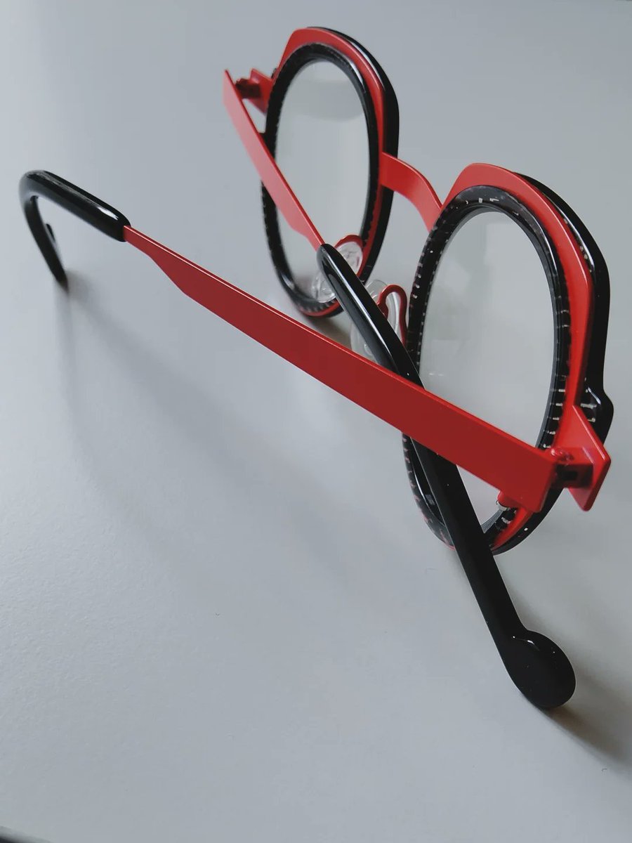 Fboutiqueuic's tweet photo. #本日のおすすめ

丸四角だけじゃない！
フランスはマルセイユのポップなやつ

XiT eyewear
C200/100
Flashy RED &amp; XiT BLACK
made in FRANCE
¥49,500-

#赤メガネ #丸四角だけじゃない
#xit #クラウンパント風 #マルセイユのかおり https://t.co/Qy2YPP8ftA
