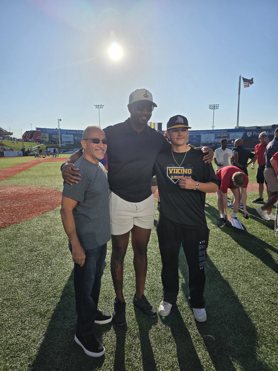 _NLHS_Baseball's tweet photo. Night at the @Lancstormers 

1. Team Pic
2. Threw out first pitch
3. Meet Dom Brown
4. Throw Chickens from upper deck
5. Race some hotdogs.

💪⚾️🏅 https://t.co/xkSN4SmsBr