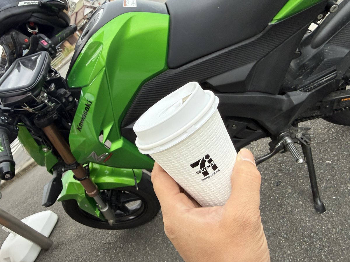 コーヒー活動☕️暑いのにホット頼んで後悔😇